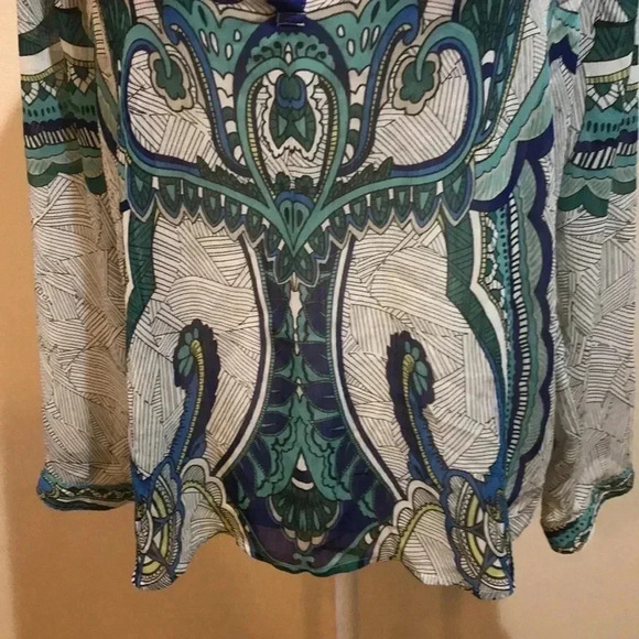 Chicos Sheer Paisley Design Long Sleeved Top w/Rounded Hem V Neck Collar Size 2 - Picture 6 of 8